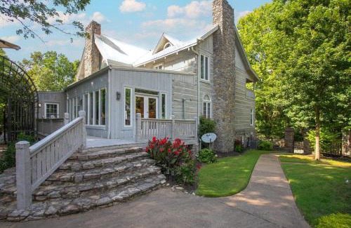 Kingston Springs House | 35 Acre Estate w Pool Spa Wine Cellar Gym Near Golf Club La Pearla Ranch by AvantStay