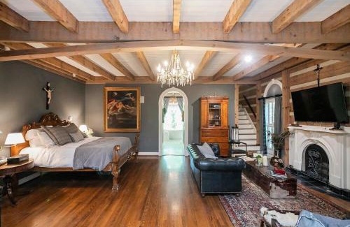 Kingston Springs House | 35 Acre Estate w Pool Spa Wine Cellar Gym Near Golf Club La Pearla Ranch by AvantStay
