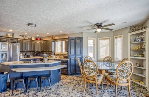 Hot Springs Village House | 35 Alicante Place - A spacious home on the main channel of Lake Pineda in Hot