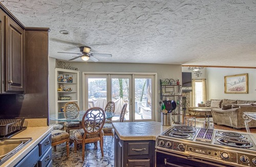 Hot Springs Village House | 35 Alicante Place - A spacious home on the main channel of Lake Pineda in Hot