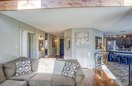 Hot Springs Village House | 35 Alicante Place - A spacious home on the main channel of Lake Pineda in Hot