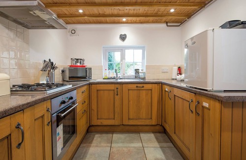 St Davids House | 35 Bryn Road, Holiday Home St Davids, Sleeps 5, 3 bedrooms, bathrooms