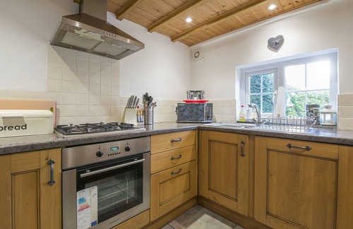 St Davids House | 35 Bryn Road, Holiday Home St Davids, Sleeps 5, 3 bedrooms, bathrooms