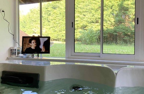Saint-Germain-des-Fosses Bed & Breakfast | 35 m² Bed and breakfast ∙ 2 guests