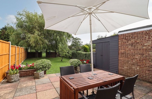 Dymchurch Cottage | 35 SEABOURNE WAY, pet friendly, country holiday cottage in Dymchurch
