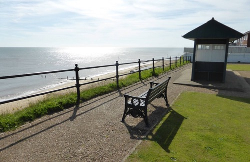 Mundesley Ski Chalet | 35 Siesta Mar - a holiday chalet that sleeps 4 guests in 2 bedrooms