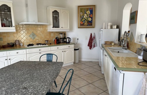 Sollies-Ville House | 350 m² house with 10 beds and beautiful sea view