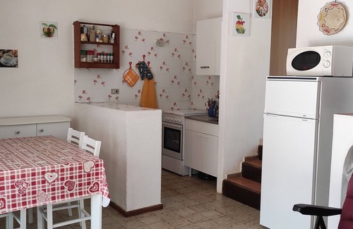 Villaggio Mandorli House | 350 mt from Campus, small bungalow with outdoor space surrounded by greenery.