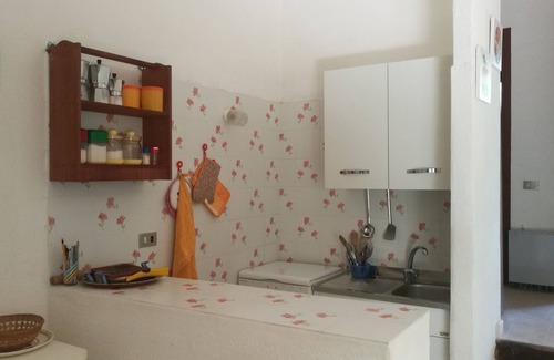 Villaggio Mandorli House | 350 mt from Campus, small bungalow with outdoor space surrounded by greenery.