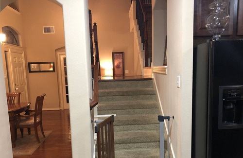 Keller House | 3500 sq foot home 15 MINUTES from TEXAS MOTOR SPEEDWAY- 25 MINUTES from STOCKYAR