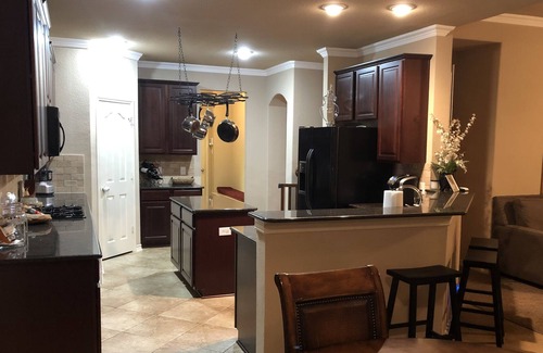 Keller House | 3500 sq foot home 15 MINUTES from TEXAS MOTOR SPEEDWAY- 25 MINUTES from STOCKYAR