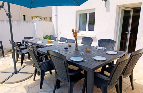 Saint-Jacques Ski Chalet | 350m from Kerfontaine beach - sleeps 14