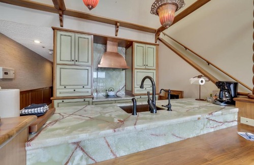 Charlevoix House | 355 Edgewater Inn