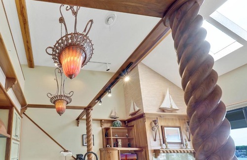 Charlevoix House | 355 Edgewater Inn