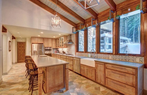 Blue River House | 357 m² House ∙ 6 bedrooms ∙ 14 guests