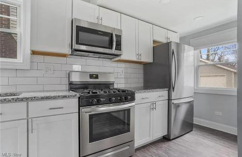 Cleveland House | 3584 Blanche Ave