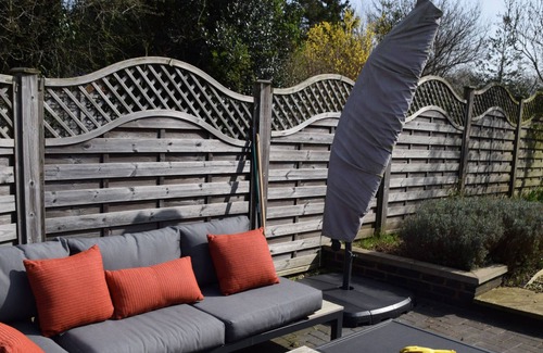 Tiddington Cottage | 36 BLUE BELL COTTAGE, pet friendly, with hot tub in Tiddington