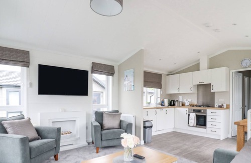 Martlesham Heath Cottage | 36 BUCKLESHAM PARK, pet friendly, with a garden in Martlesham Village