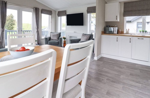 Martlesham Heath Cottage | 36 BUCKLESHAM PARK, pet friendly, with a garden in Martlesham Village
