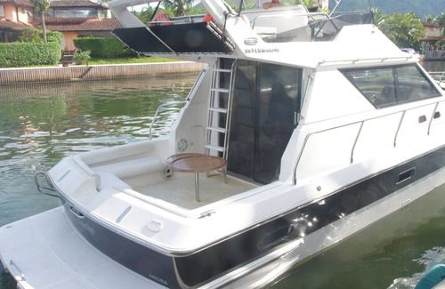 Angra dos Reis Boat Rental | 36-foot private tour boat for up to 12 passengers