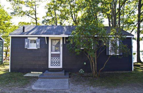 Carp Lake Cabin | 36 m² Cabin ∙ 2 bedrooms ∙ 5 guests