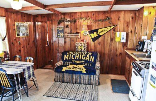 Carp Lake Cabin | 36 m² Cabin ∙ 2 bedrooms ∙ 5 guests