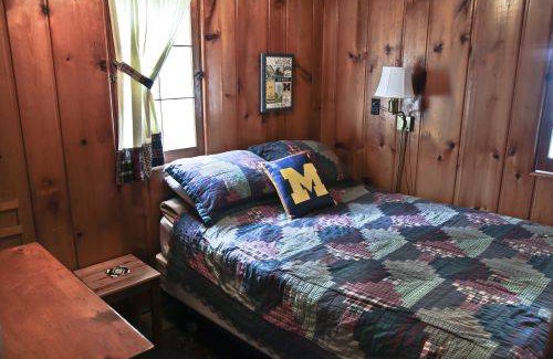 Carp Lake Cabin | 36 m² Cabin ∙ 2 bedrooms ∙ 5 guests