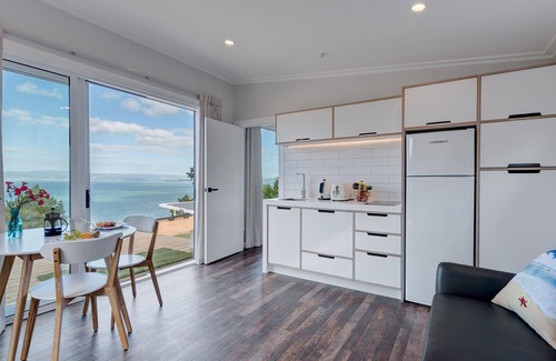 Waiheke Island Ski Chalet | 36 sq.m Chalet with large private deck, enjoying amazing sea views!