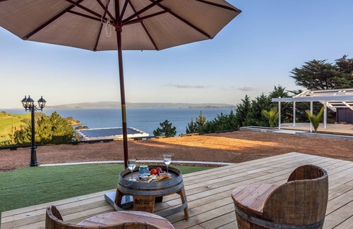 Waiheke Island Ski Chalet | 36 sq.m Chalet with large private deck, enjoying amazing sea views!