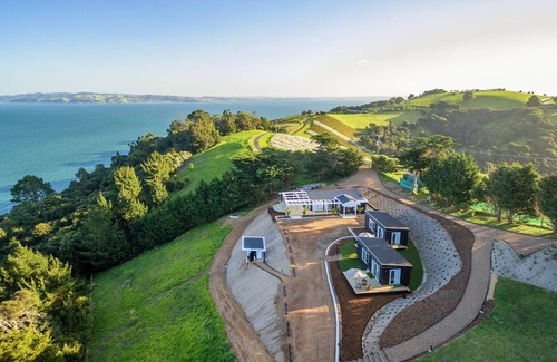 Waiheke Island Ski Chalet | 36 sq.m Chalet with large private deck, enjoying amazing sea views!