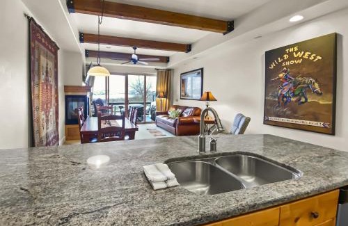 Kimball Junction House | 36 Sweet Newpark Townhome on the Creek townhouse