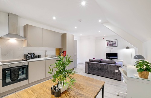 Camberley Apartment | 360 GU15 Aspen Court 08 - Modern 1 bedroom Apartment 08 Town Centre Camberley