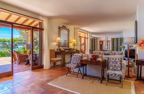 Costa de los Pinos Villa | 360 m² Villa ∙ 5 bedrooms ∙ 10 guests