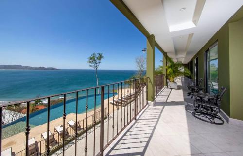 Playa Flamingo Apartment | 360 Splendor 101A Ocean View Breakfast