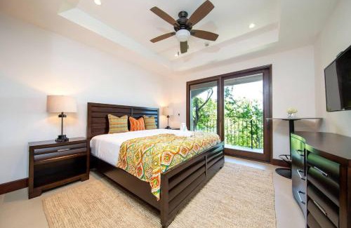 Playa Flamingo Apartment | 360 Splendor 305 Ocean View Condo- With Breakfast