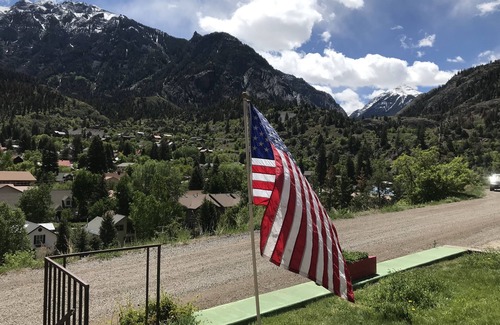 Ouray Cabin | 360 Views! Walk To Main Street and Hot Springs Pool! Relax And Enjoy The View
