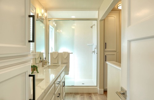 Downtown House | 361 B Hinds 3 Bedroom Townhouse by RedAwning