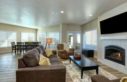 Downtown House | 361 C Hinds 3 Bedroom Townhouse by Redawning