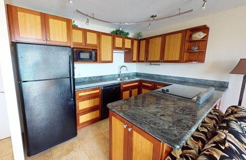 Waikiki Apartment | 36th Floor Deluxe Ocean View Condo with Free Parking & Wifi condo