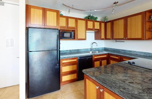 Waikiki Apartment | 36th Floor Deluxe Ocean View Condo with Free Parking & Wifi condo