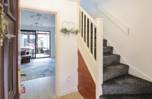 Colchester House | 37 Hanbury Gardens