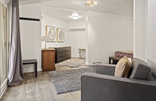 Mountain Valley House | 37 Mountain Laurel Drive Studio W/yard Studio Bedroom Home by Redawning