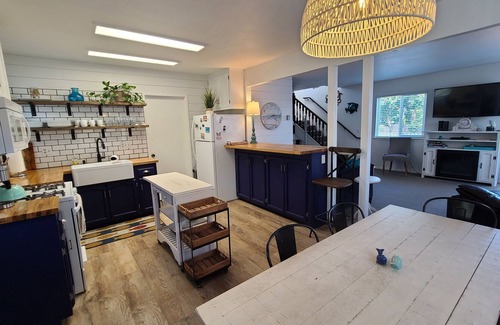 Downtown House | 371 Stimson Ave 2 Bedroom Home by Redawning