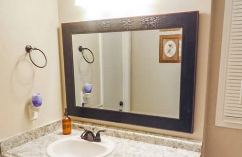 Church Street House | 3755 Unit#1 · Cozy King nr ATL, netflix, Disney, Priv 1/2 Bath