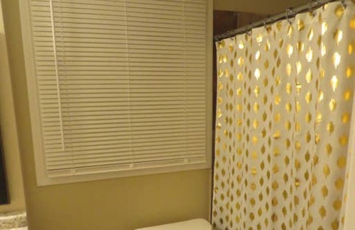 Church Street House | 3755 Unit#1 · Cozy King nr ATL, netflix, Disney, Priv 1/2 Bath