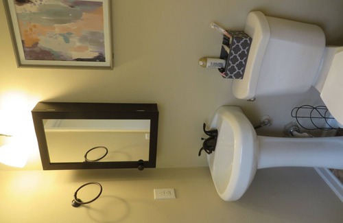 Church Street House | 3755 Unit#1 · Cozy King nr ATL, netflix, Disney, Priv 1/2 Bath