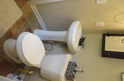Church Street House | 3755 Unit#1 · Cozy King nr ATL, netflix, Disney, Priv 1/2 Bath