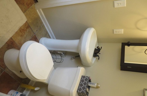 Church Street House | 3755 Unit#1 · Cozy King nr ATL, netflix, Disney, Priv 1/2 Bath