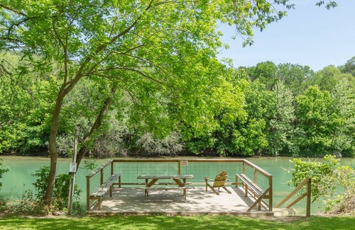 New Braunfels House | 377 m² House ∙ 7 bedrooms ∙ 38 guests