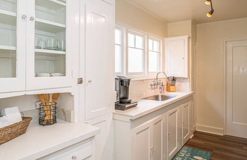 Northwest Carmel Apartment | 3795 The Artist's Way - Adorable Downtown Flat